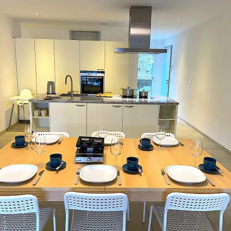 Holiday home Swisshut Modern 10min West Station - Markt *